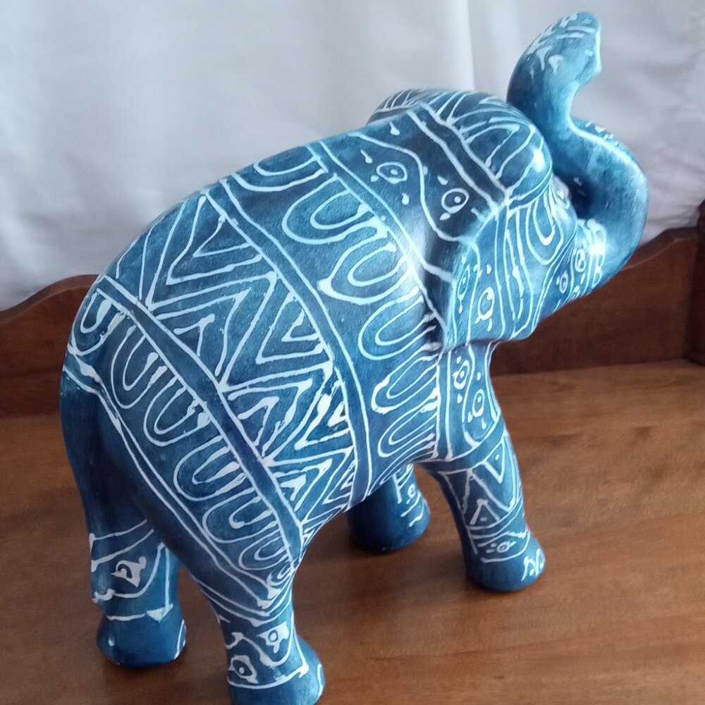 Elephant Statue - Picture 3 of 7